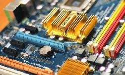 Why does a MOSFET with a Small Internal Resistance Heat Up?