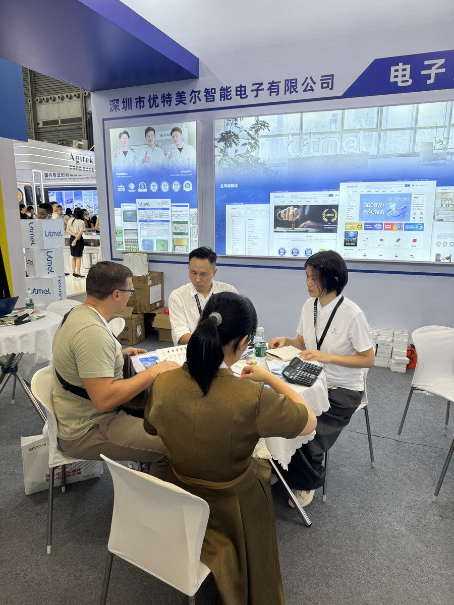 booth-meeting.jpg booth-meeting.jpg